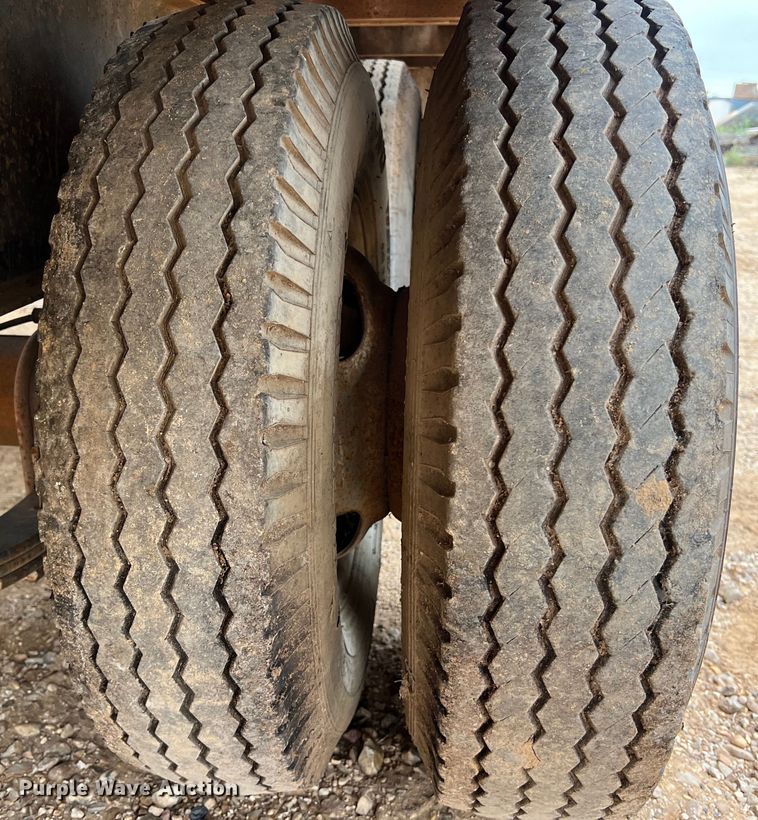 image for item DS2961 1994 Texas Bragg Enterprises 31+5TDGN equipment trailer