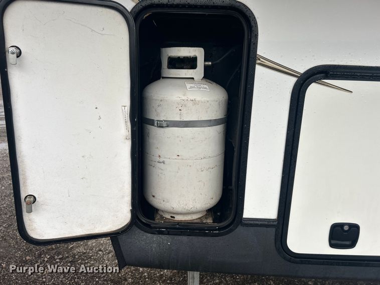 image for item EG1281 2015 Keystone RV Co. Denali camper