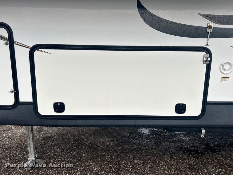 image for item EG1281 2015 Keystone RV Co. Denali camper