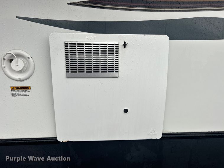 image for item EG1281 2015 Keystone RV Co. Denali camper