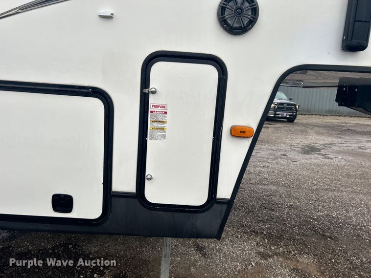 image for item EG1281 2015 Keystone RV Co. Denali camper