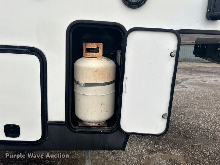 image for item EG1281 2015 Keystone RV Co. Denali camper