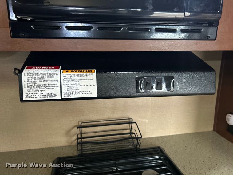 image for item EG1281 2015 Keystone RV Co. Denali camper