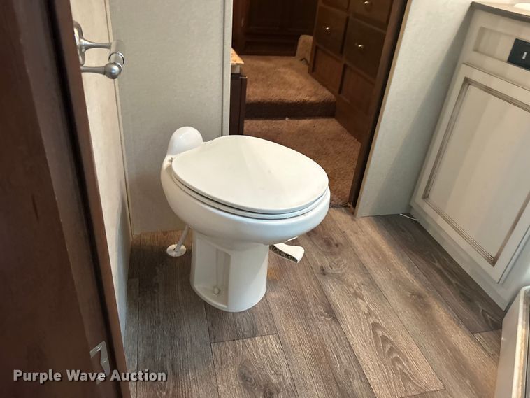 image for item EG1281 2015 Keystone RV Co. Denali camper