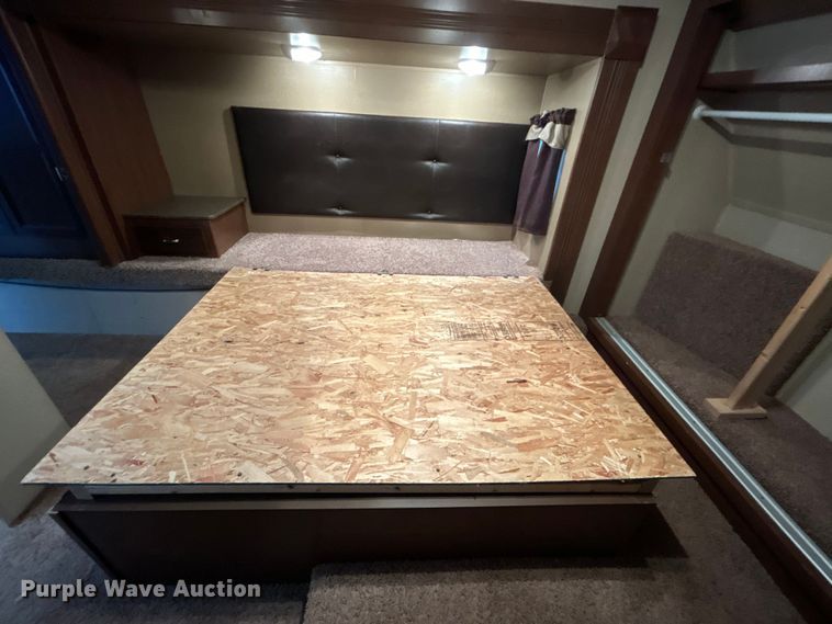 image for item EG1281 2015 Keystone RV Co. Denali camper