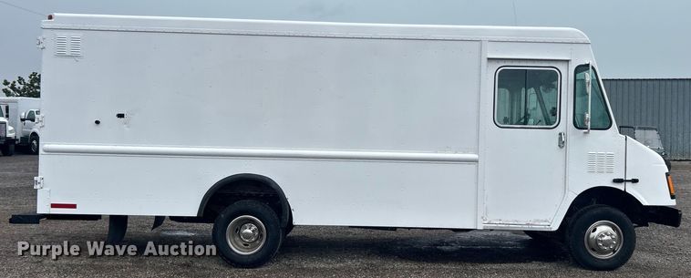 image for item EG1437 2000 Workhorse P30 delivery van