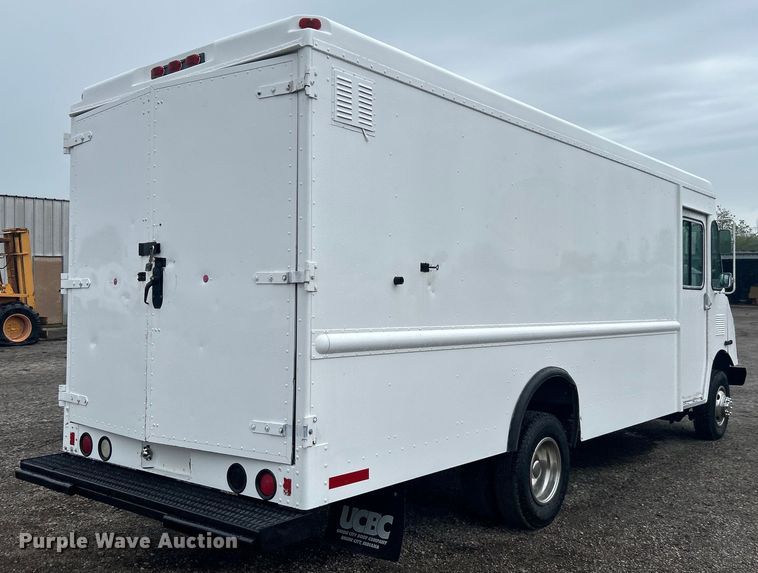 image for item EG1437 2000 Workhorse P30 delivery van