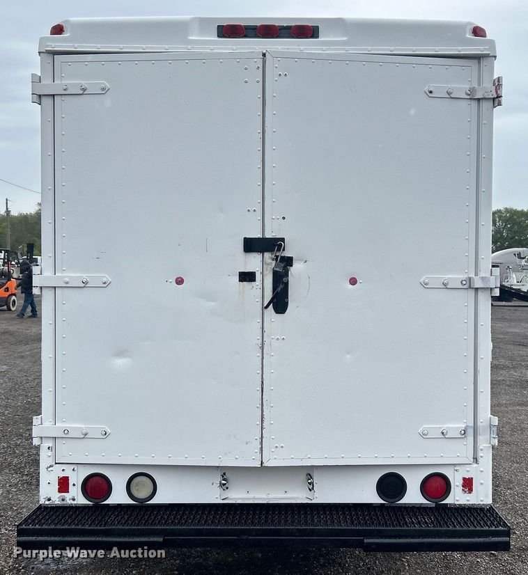 image for item EG1437 2000 Workhorse P30 delivery van