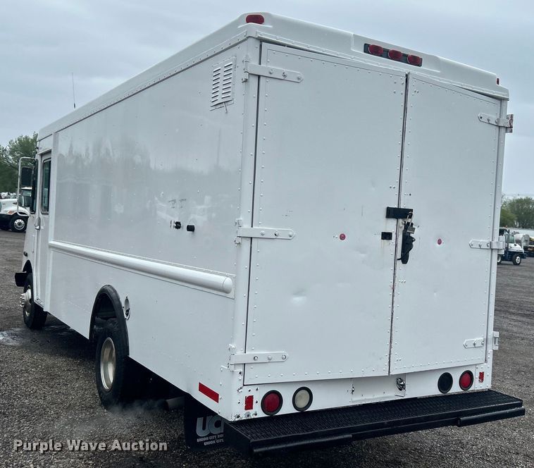 image for item EG1437 2000 Workhorse P30 delivery van