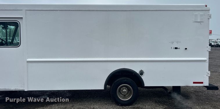 image for item EG1437 2000 Workhorse P30 delivery van