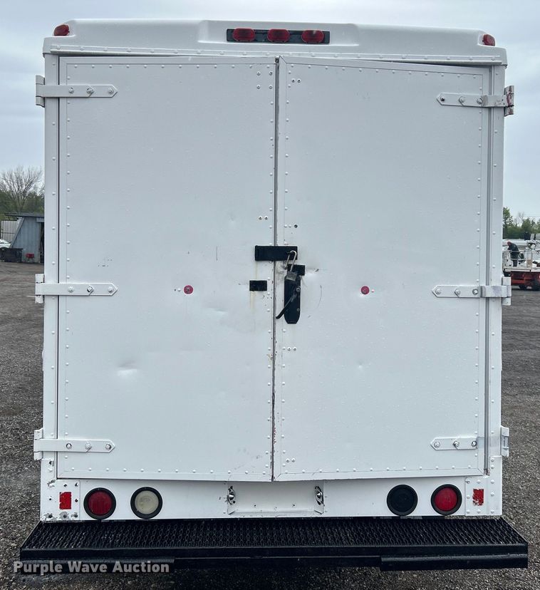 image for item EG1437 2000 Workhorse P30 delivery van