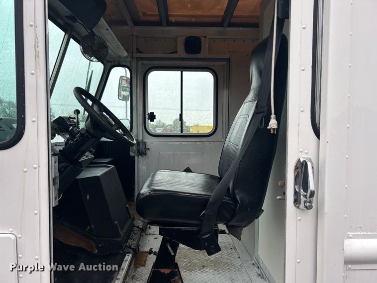 image for item EG1437 2000 Workhorse P30 delivery van