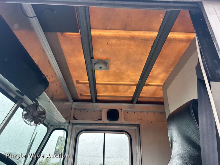 image for item EG1437 2000 Workhorse P30 delivery van