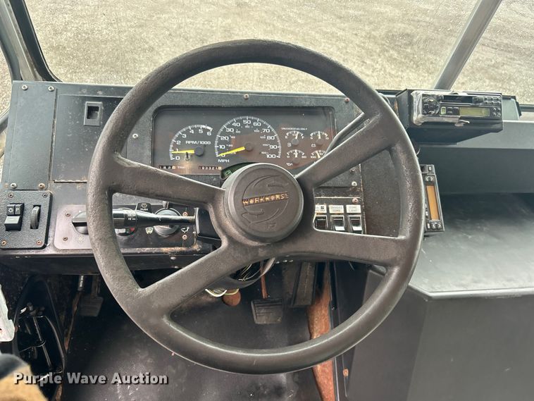 image for item EG1437 2000 Workhorse P30 delivery van