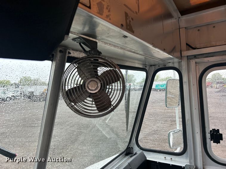 image for item EG1437 2000 Workhorse P30 delivery van