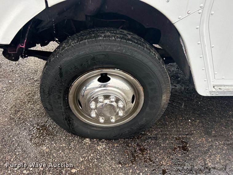 image for item EG1437 2000 Workhorse P30 delivery van