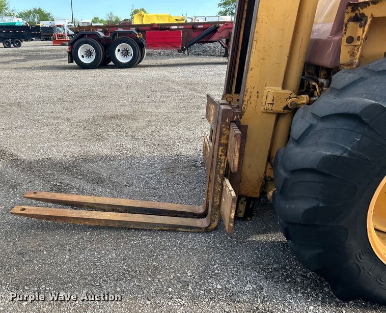 image for item EG1440 1989 Case 585E forklift