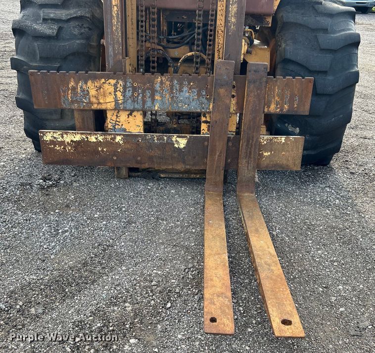 image for item EG1440 1989 Case 585E forklift