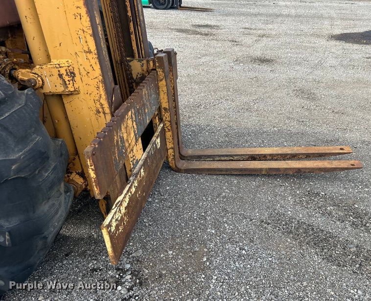 image for item EG1440 1989 Case 585E forklift