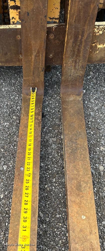 image for item EG1440 1989 Case 585E forklift