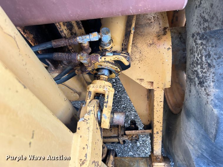 image for item EG1440 1989 Case 585E forklift