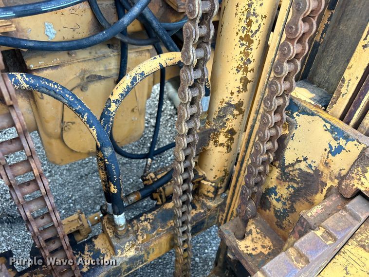 image for item EG1440 1989 Case 585E forklift