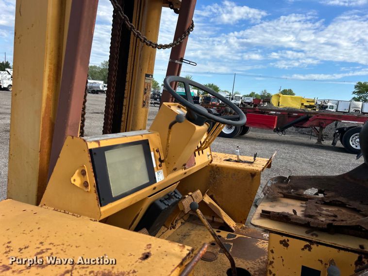 image for item EG1440 1989 Case 585E forklift