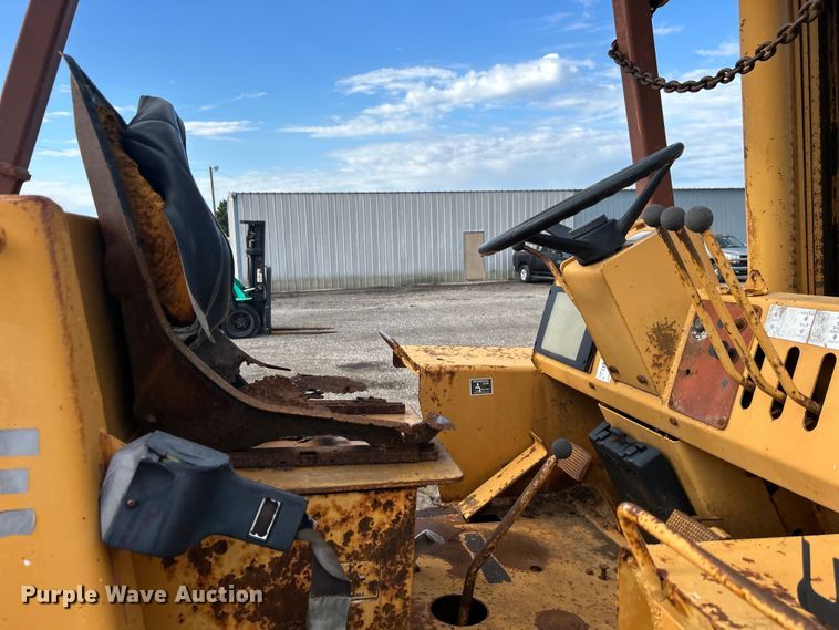 image for item EG1440 1989 Case 585E forklift