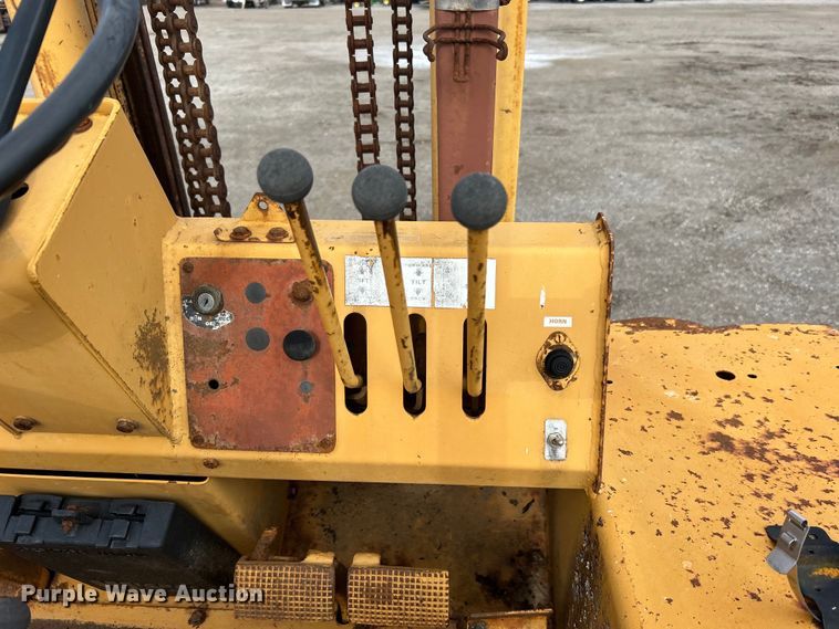 image for item EG1440 1989 Case 585E forklift