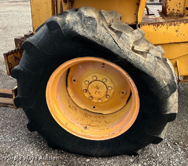 image for item EG1440 1989 Case 585E forklift