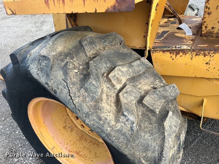 image for item EG1440 1989 Case 585E forklift