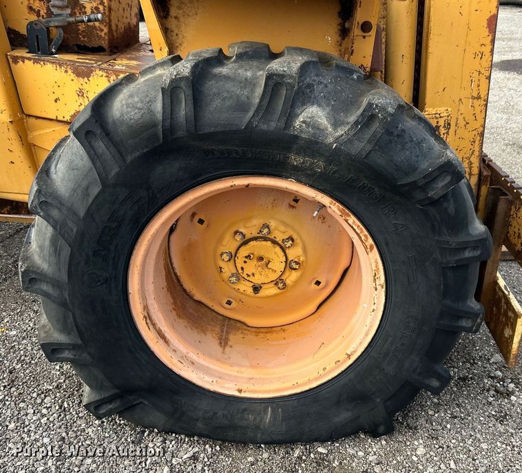 image for item EG1440 1989 Case 585E forklift