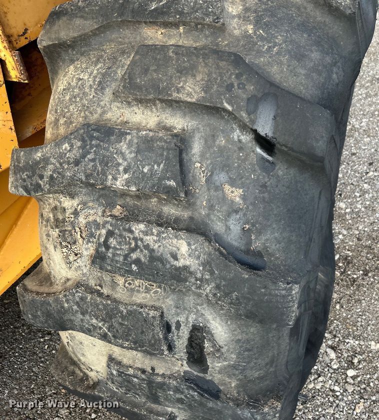 image for item EG1440 1989 Case 585E forklift