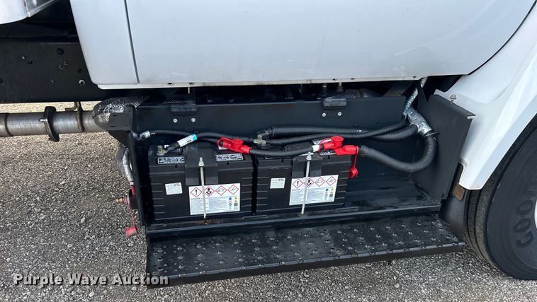 image for item EG1442 2016 Ford F650 Super Duty box truck