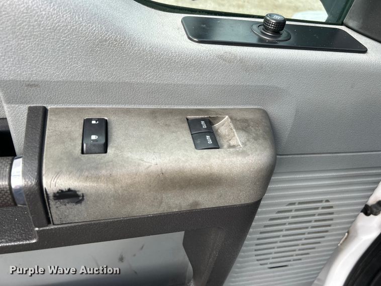 image for item EG1442 2016 Ford F650 Super Duty box truck