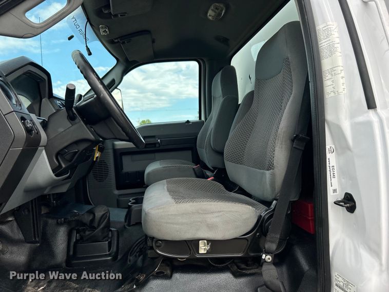 image for item EG1442 2016 Ford F650 Super Duty box truck