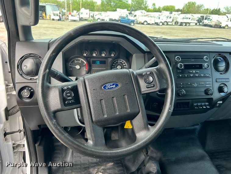 image for item EG1442 2016 Ford F650 Super Duty box truck