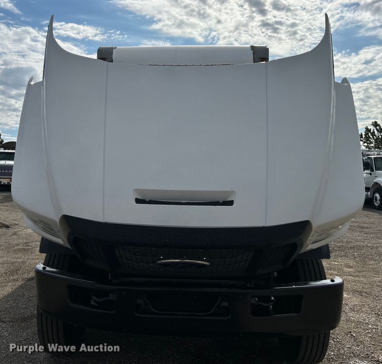 image for item EG1442 2016 Ford F650 Super Duty box truck