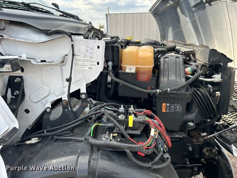 image for item EG1442 2016 Ford F650 Super Duty box truck