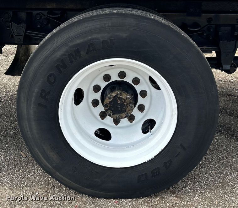 image for item EG1442 2016 Ford F650 Super Duty box truck