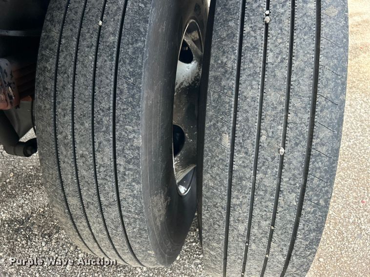 image for item EG1442 2016 Ford F650 Super Duty box truck