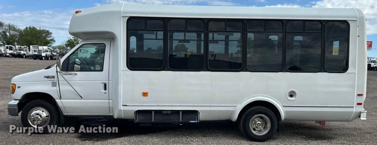 image for item EG1443 2001 Ford E450 shuttle bus
