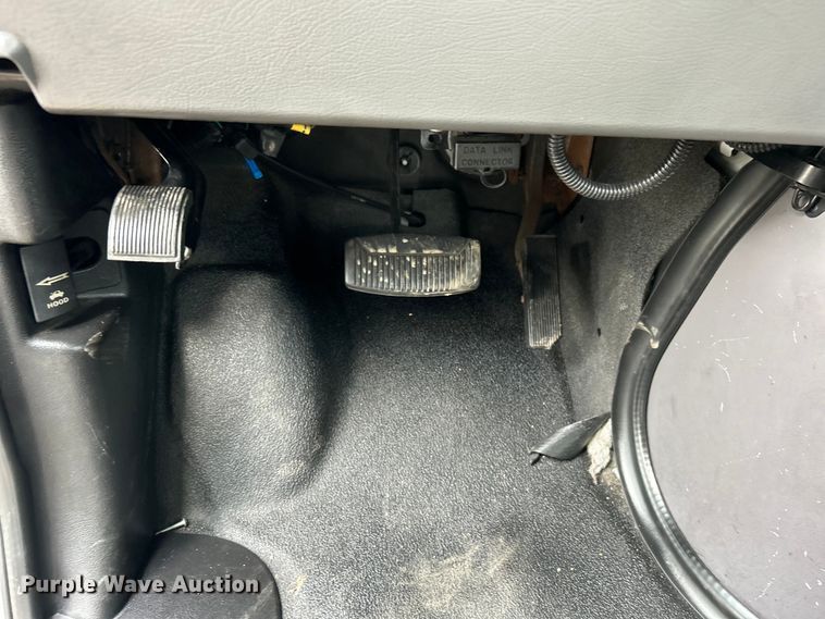 image for item EG1443 2001 Ford E450 shuttle bus