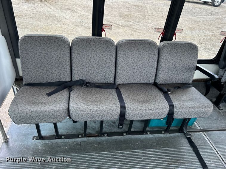 image for item EG1443 2001 Ford E450 shuttle bus