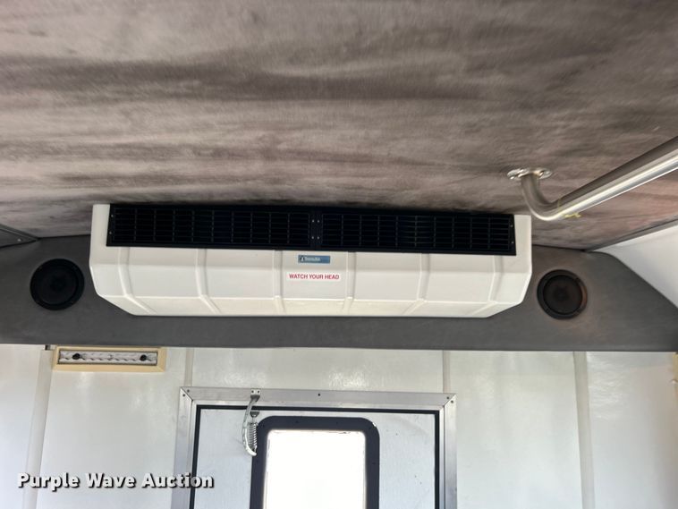 image for item EG1443 2001 Ford E450 shuttle bus