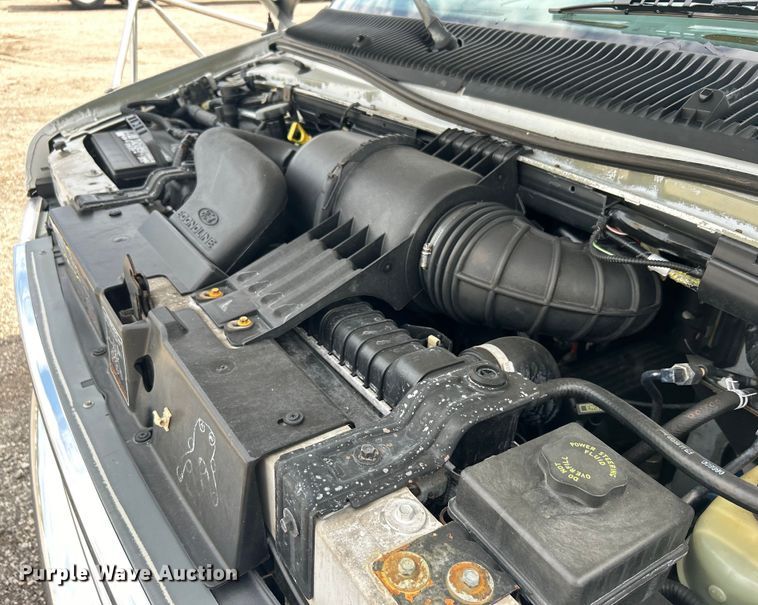 image for item EG1443 2001 Ford E450 shuttle bus