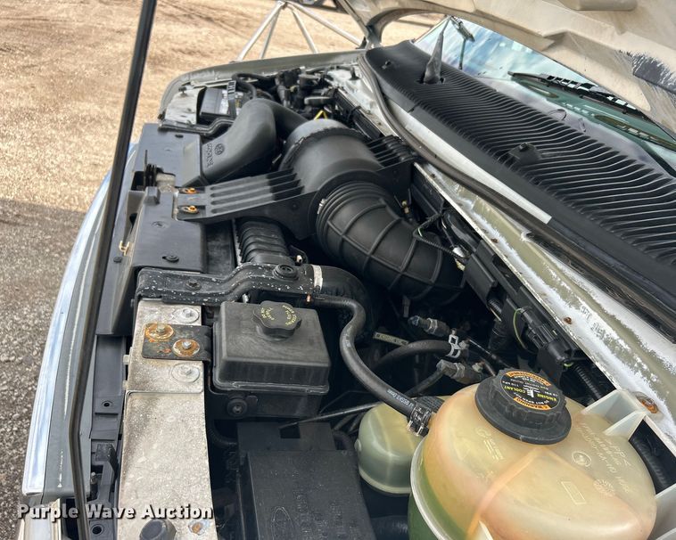 image for item EG1443 2001 Ford E450 shuttle bus