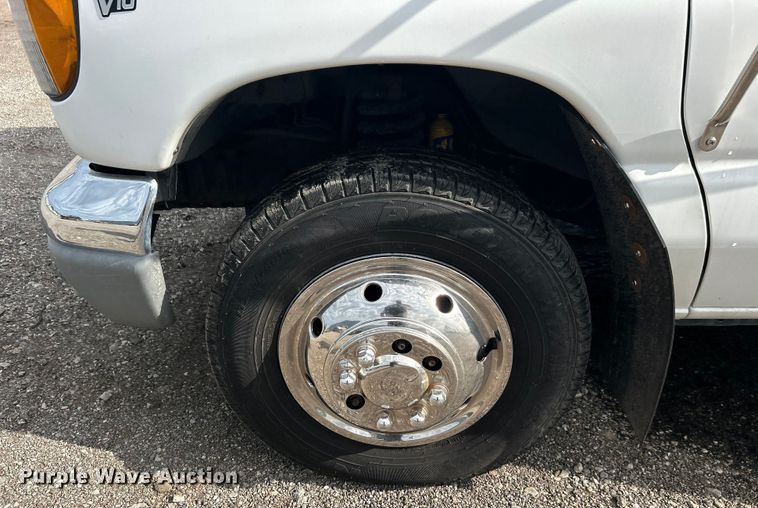 image for item EG1443 2001 Ford E450 shuttle bus