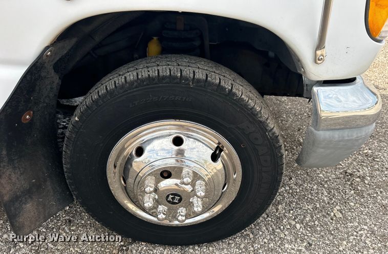 image for item EG1443 2001 Ford E450 shuttle bus