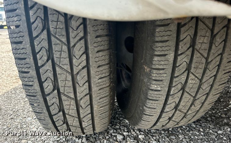 image for item EG1443 2001 Ford E450 shuttle bus